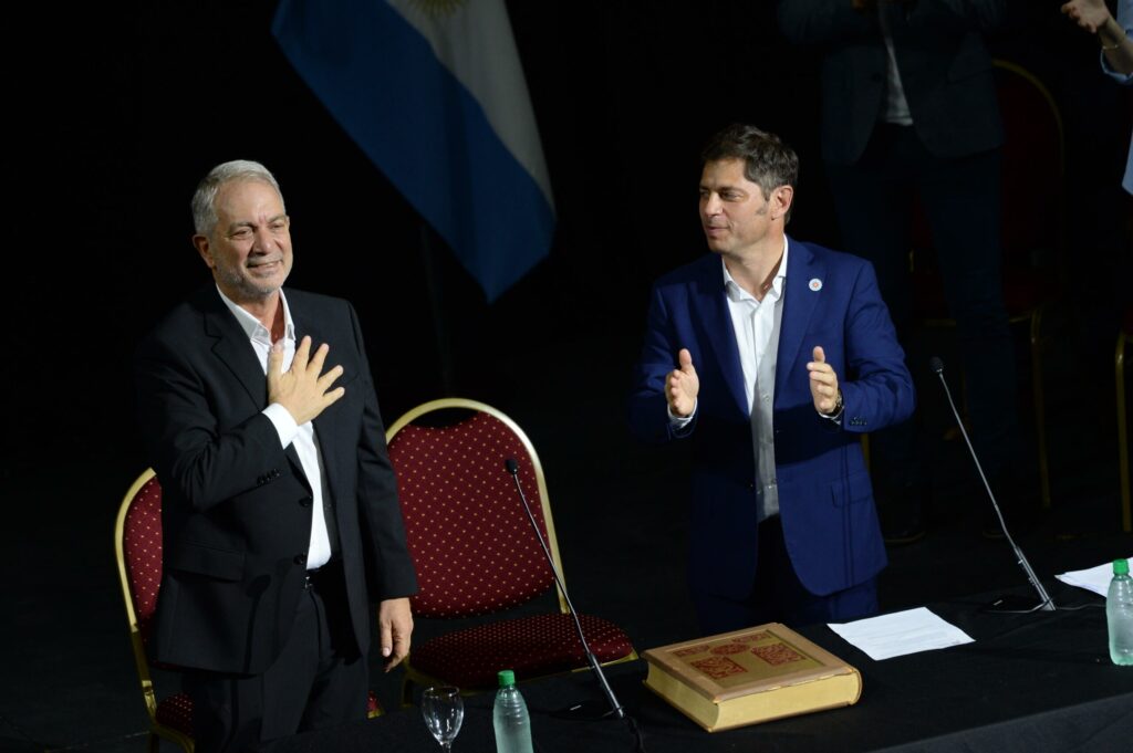 Kicillof tomó juramento a Alak como nuevo intendente de La Plata CyP