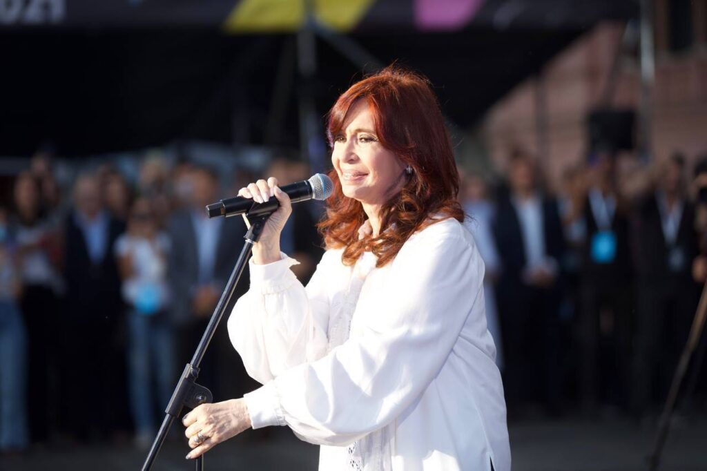 Cristina Fernández anunció que recusará al juez Giménez Uriburu y al fiscal Luciani