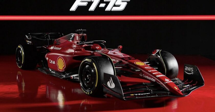 Ferrari presentó en sociedad al F1-75, su nuevo modelo